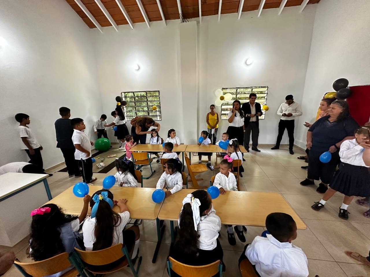 Das neue Klassenzimmer der wiederaufgebauten Schule in Piribebuy